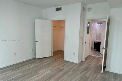 Снять в аренду кондоминиум в Майами, Флорида 1 спальня, 74.88м2, № 2049251 - фото 12