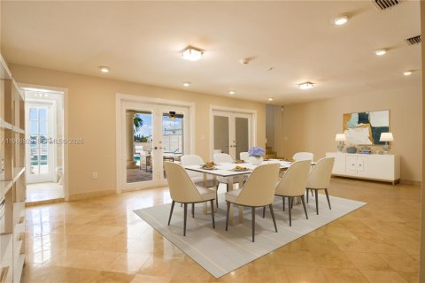 House in Miami Beach, Florida 4 bedrooms, 301.47 sq.m. № 2030112 - photo 9