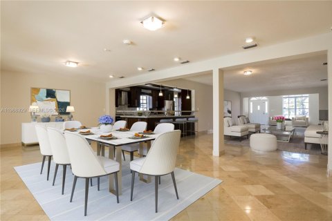 House in Miami Beach, Florida 4 bedrooms, 301.47 sq.m. № 2030112 - photo 7