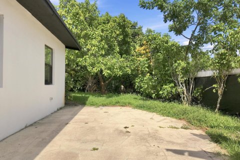 Villa ou maison à vendre à Lantana, Floride: 3 chambres, 96.9 m2 № 2244817 - photo 15