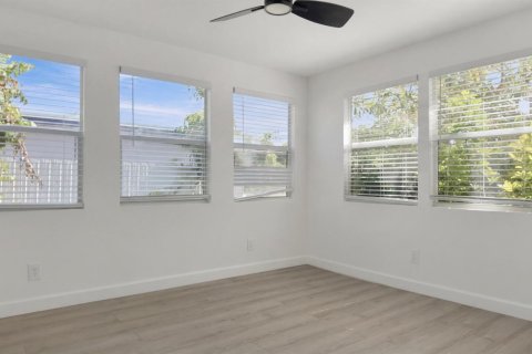 Villa ou maison à vendre à Lantana, Floride: 3 chambres, 96.9 m2 № 2244817 - photo 5