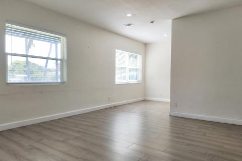 Villa ou maison à vendre à Lantana, Floride: 3 chambres, 96.9 m2 № 2244817 - photo 6