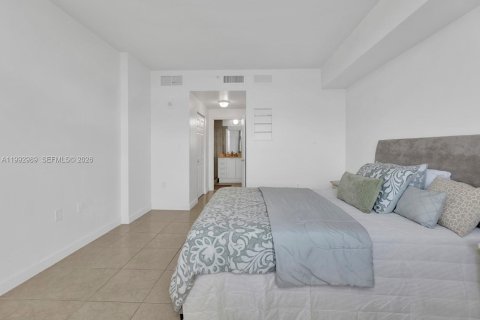 Снять в аренду кондоминиум в Холливуд, Флорида 2 спальни, 113.34м2, № 2056916 - фото 15