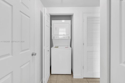 Снять в аренду кондоминиум в Холливуд, Флорида 2 спальни, 113.34м2, № 2056916 - фото 22