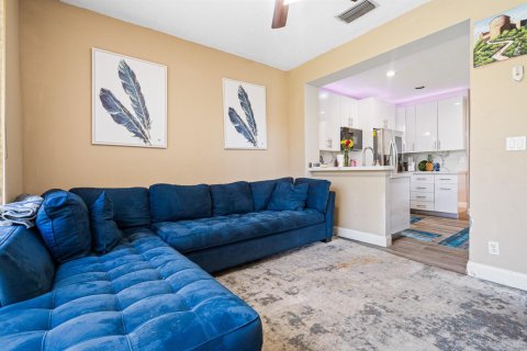 Townhouse in Pembroke Pines, Florida 3 bedrooms, 156.73 sq.m. № 2176253 - photo 5