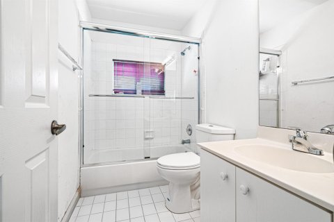Townhouse in Pembroke Pines, Florida 3 bedrooms, 156.73 sq.m. № 2176253 - photo 28