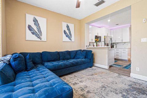 Townhouse in Pembroke Pines, Florida 3 bedrooms, 156.73 sq.m. № 2176253 - photo 6
