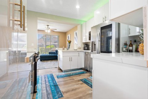 Townhouse in Pembroke Pines, Florida 3 bedrooms, 156.73 sq.m. № 2176253 - photo 13