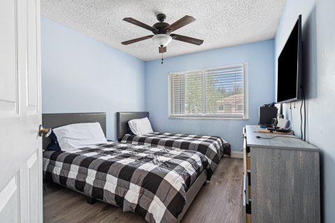Townhouse in Pembroke Pines, Florida 3 bedrooms, 156.73 sq.m. № 2176253 - photo 22