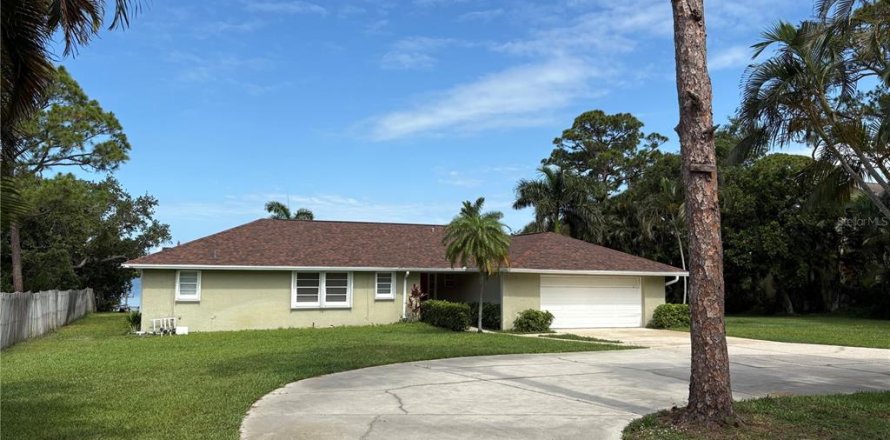 House in Merrit Island, Florida 5 bedrooms, 260.31 sq.m. № 1849953
