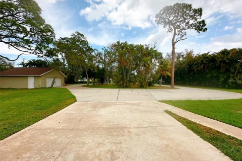 House in Merrit Island, Florida 5 bedrooms, 260.31 sq.m. № 1849953 - photo 5