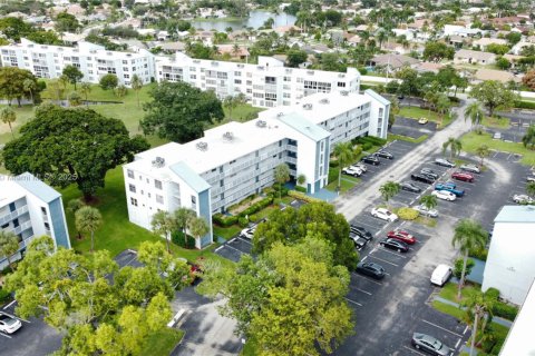 Купить кондоминиум в Маргит, Флорида 2 спальни, 92.9м2, № 1946695 - фото 5