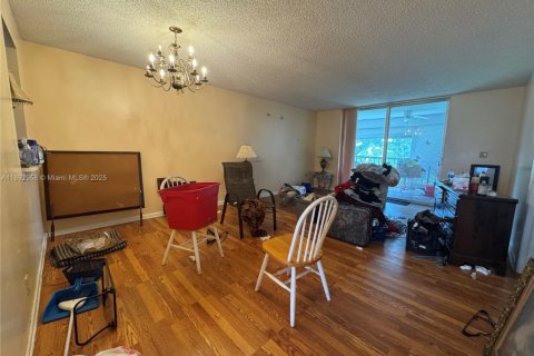 Купить кондоминиум в Маргит, Флорида 2 спальни, 92.9м2, № 1946695 - фото 10