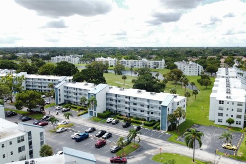 Купить кондоминиум в Маргит, Флорида 2 спальни, 92.9м2, № 1946695 - фото 4