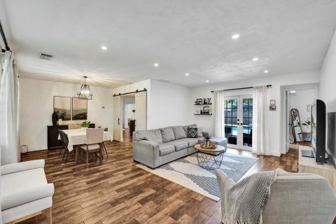 Снять в аренду виллу или дом в Купер-Сити, Флорида 4 спальни, 212м2, № 1207967 - фото 1