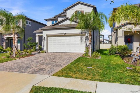 House in Zephyrhills, Florida 4 bedrooms, 199.09 sq.m. № 2155550 - photo 4