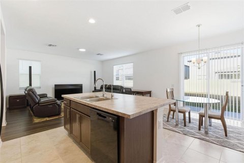 House in Zephyrhills, Florida 4 bedrooms, 199.09 sq.m. № 2155550 - photo 12
