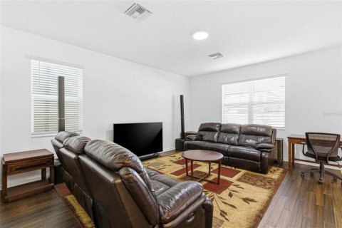 House in Zephyrhills, Florida 4 bedrooms, 199.09 sq.m. № 2155550 - photo 7