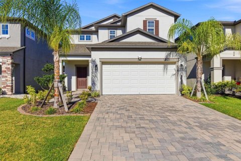 House in Zephyrhills, Florida 4 bedrooms, 199.09 sq.m. № 2155550 - photo 1