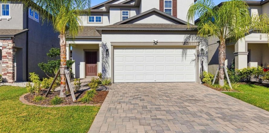 House in Zephyrhills, Florida 4 bedrooms, 199.09 sq.m. № 2155550