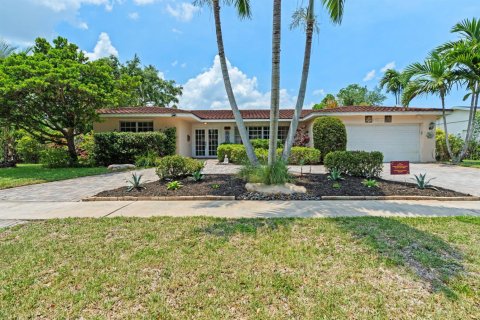 House in Hollywood, Florida 4 bedrooms, 239.32 sq.m. № 2178576