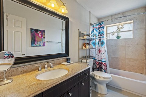 Casa en venta en Hollywood, Florida, 4 dormitorios, 239.32 m2 № 2178576 - foto 26