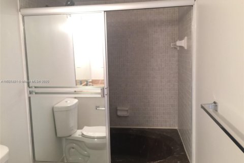 Condo in Hallandale Beach, Florida, 1 bedroom № 1871511 - photo 10