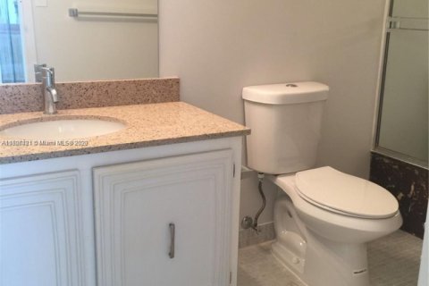 Condo in Hallandale Beach, Florida, 1 bedroom № 1871511 - photo 8