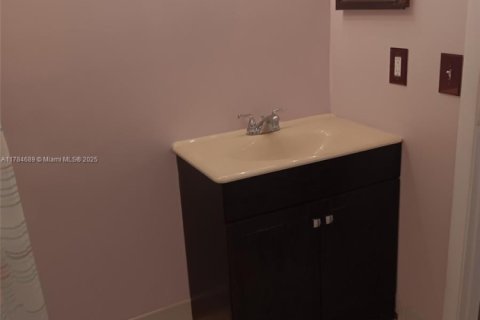Condo in Homestead, Florida, 2 bedrooms  № 1695768 - photo 29