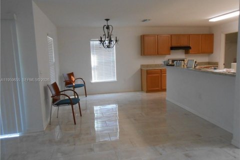 Villa ou maison à vendre à Lehigh Acres, Floride: 5 chambres № 2080660 - photo 6