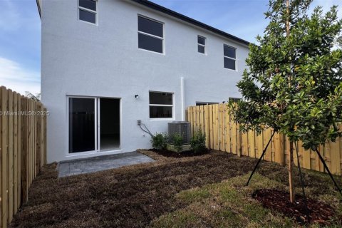 Townhouse in Homestead, Florida 3 bedrooms № 1947137 - photo 22
