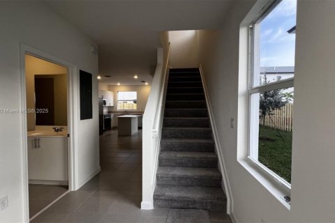 Townhouse in Homestead, Florida 3 bedrooms № 1947137 - photo 2