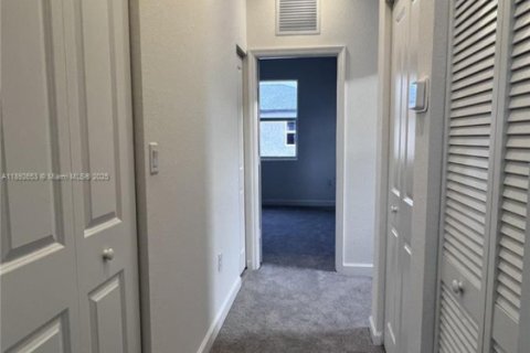 Townhouse in Homestead, Florida 3 bedrooms № 1947137 - photo 14