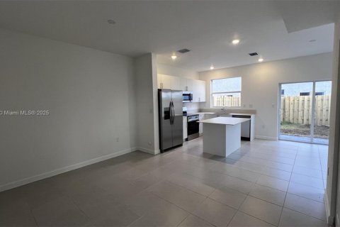 Townhouse in Homestead, Florida 3 bedrooms № 1947137 - photo 4