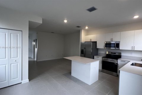 Townhouse in Homestead, Florida 3 bedrooms № 1947137 - photo 8