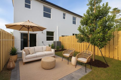 Townhouse in Homestead, Florida 3 bedrooms № 1947137 - photo 23