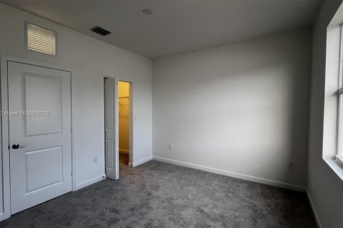 Townhouse in Homestead, Florida 3 bedrooms № 1947137 - photo 15