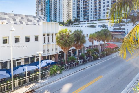 Commercial property in Miami Beach, Florida № 2057658 - photo 11