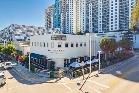 Commercial property in Miami Beach, Florida № 2057658 - photo 15
