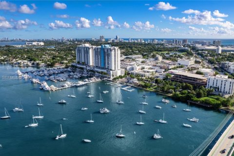 Commercial property in Miami Beach, Florida № 2057658 - photo 4