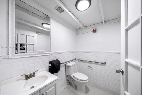 Commercial property in Miami Beach, Florida № 2057658 - photo 7
