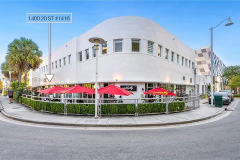 Commercial property in Miami Beach, Florida № 2057658 - photo 2