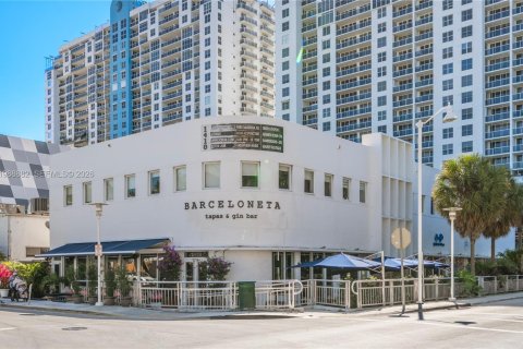 Commercial property in Miami Beach, Florida № 2057658 - photo 13