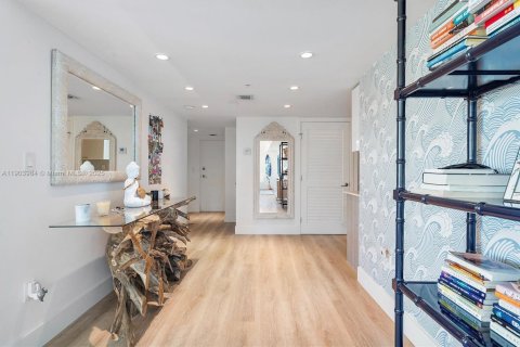 Купить кондоминиум в Бей-Харбор-Айлендс, Флорида 2 спальни, 127.09м2, № 1957154 - фото 9