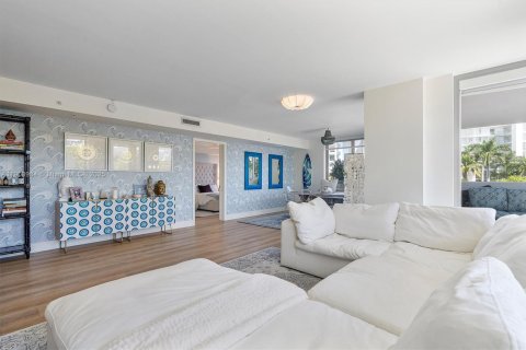 Купить кондоминиум в Бей-Харбор-Айлендс, Флорида 2 спальни, 127.09м2, № 1957154 - фото 4