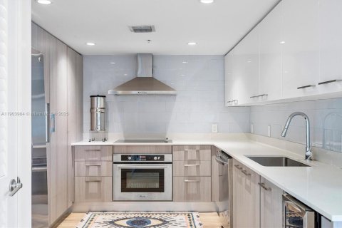 Купить кондоминиум в Бей-Харбор-Айлендс, Флорида 2 спальни, 127.09м2, № 1957154 - фото 12