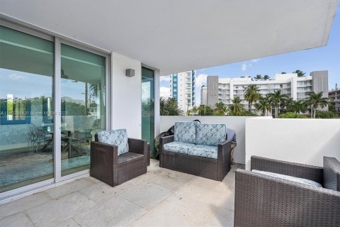 Купить кондоминиум в Бей-Харбор-Айлендс, Флорида 2 спальни, 127.09м2, № 1957154 - фото 26