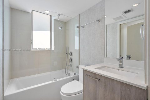 Купить кондоминиум в Бей-Харбор-Айлендс, Флорида 2 спальни, 127.09м2, № 1957154 - фото 25