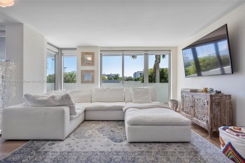 Купить кондоминиум в Бей-Харбор-Айлендс, Флорида 2 спальни, 127.09м2, № 1957154 - фото 3