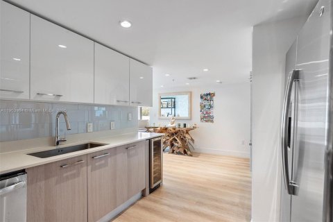 Купить кондоминиум в Бей-Харбор-Айлендс, Флорида 2 спальни, 127.09м2, № 1957154 - фото 15